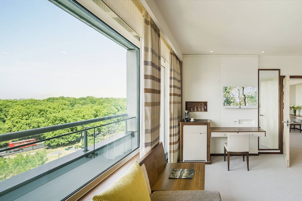 Suite (Metropolitan) thumbnail 6