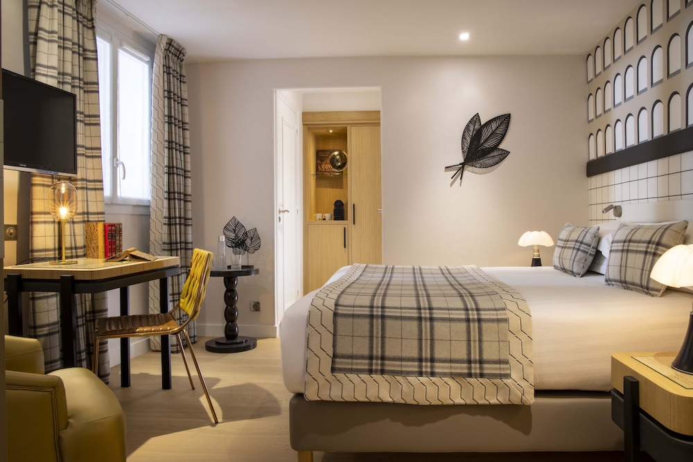 Family Triple Room, 2 Bedrooms thumbnail 5