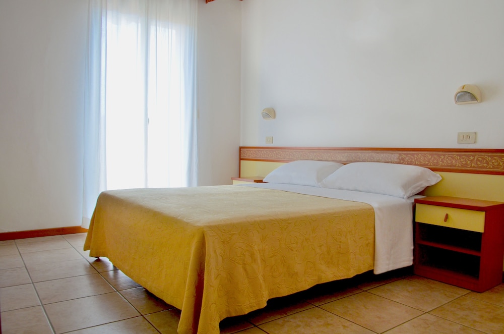 Standard Double or Twin Room photo 3