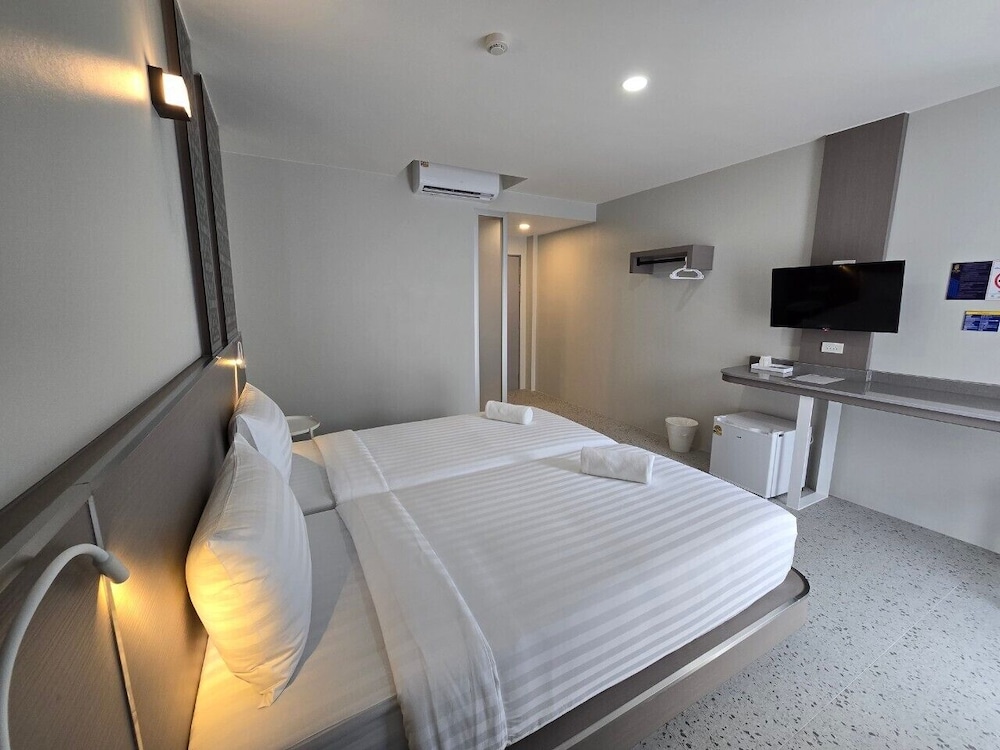 Standard Twin Room, Non Smoking - Photo 5