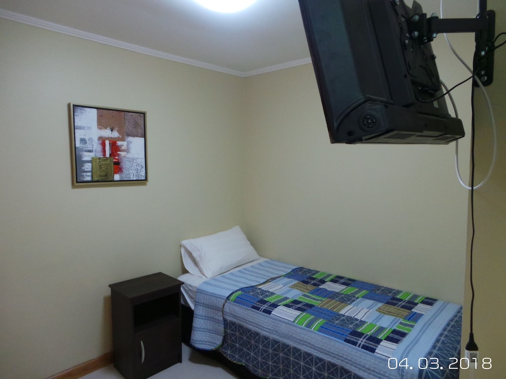 Basic Single Room, 1 Twin Bed, Shared Bathroom photo 3