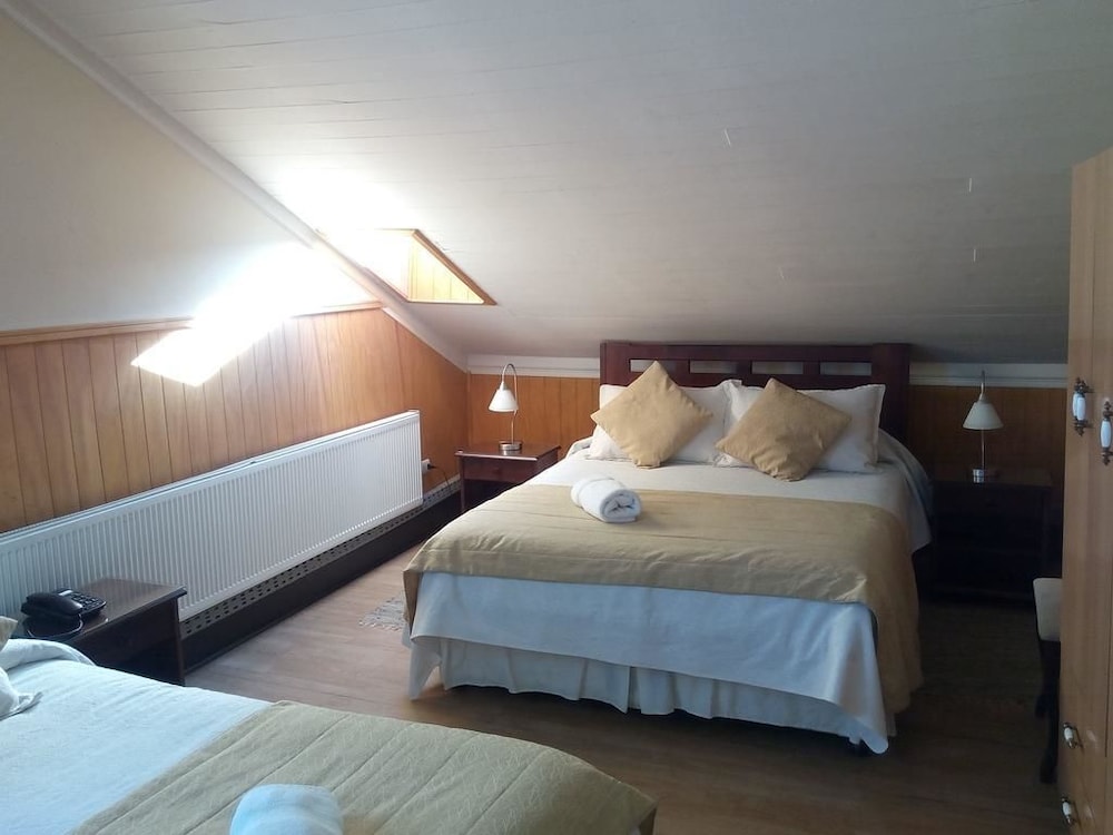 Standard Triple Room, 1 Bedroom, Private Bathroom photo 3
