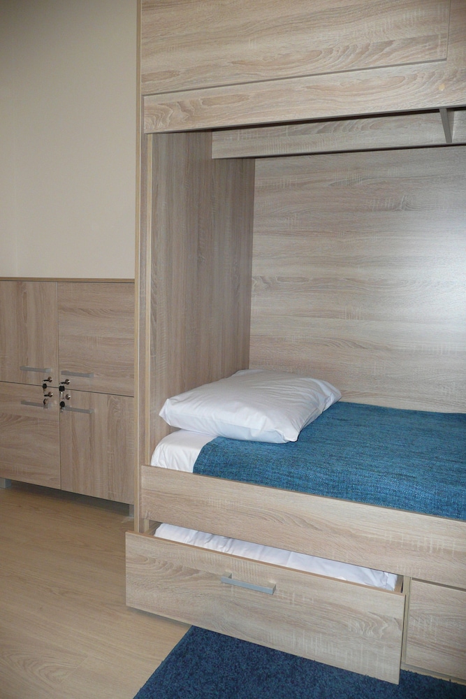 One Bed In 4 Bed Mixed Dorm, Ensuite photo 1