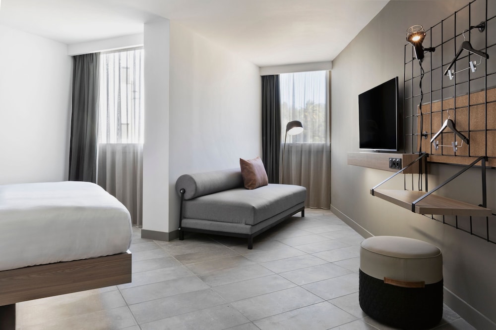 Room, 1 Queen Bed with Sofa bed, Non Smoking photo 1