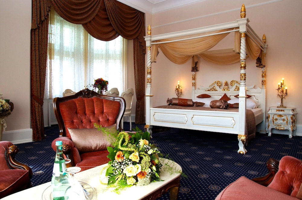 Honeymoon Suite photo 2