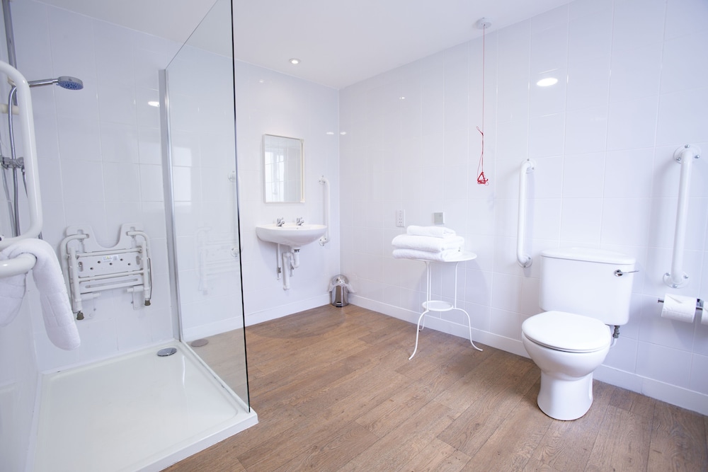 Standard Room, 1 King Bed, Accessible (Walk-in Shower) - Photo 5