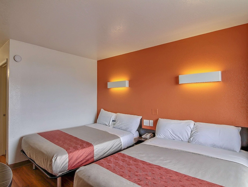 Standard Room, 2 Double Beds, Non Smoking photo 3