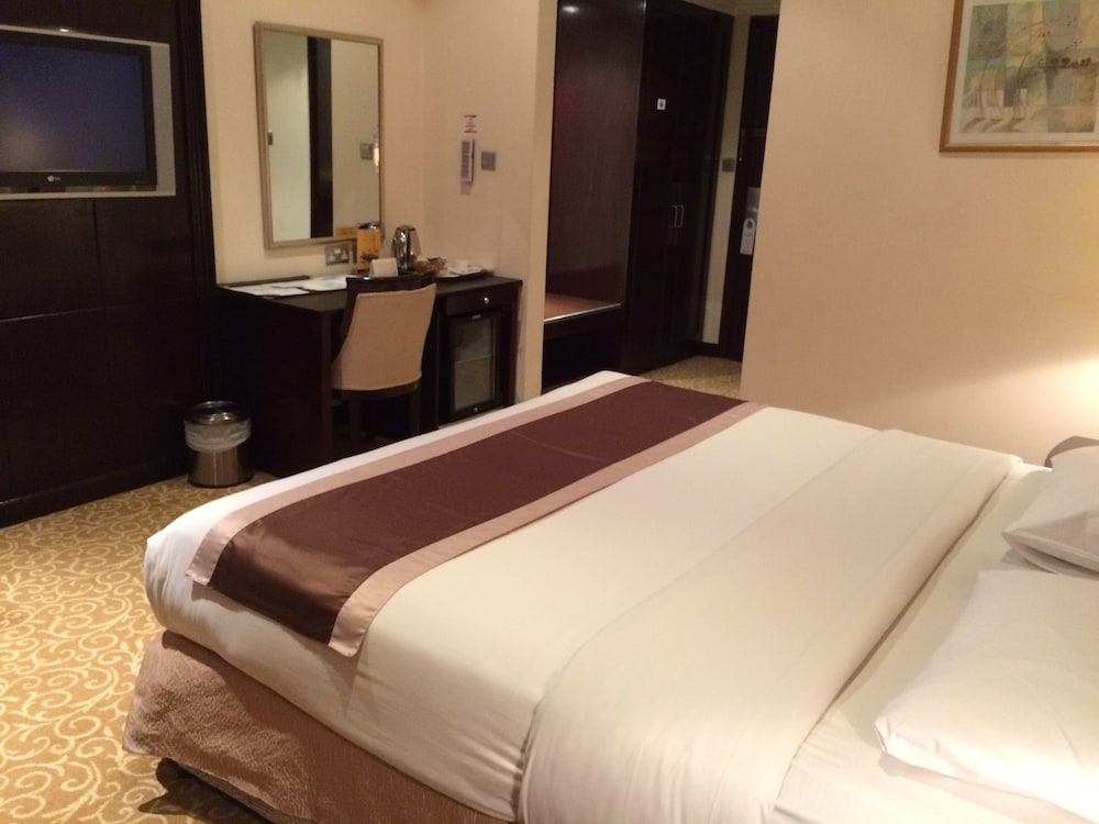 Deluxe Room, 1 King Bed photo 3