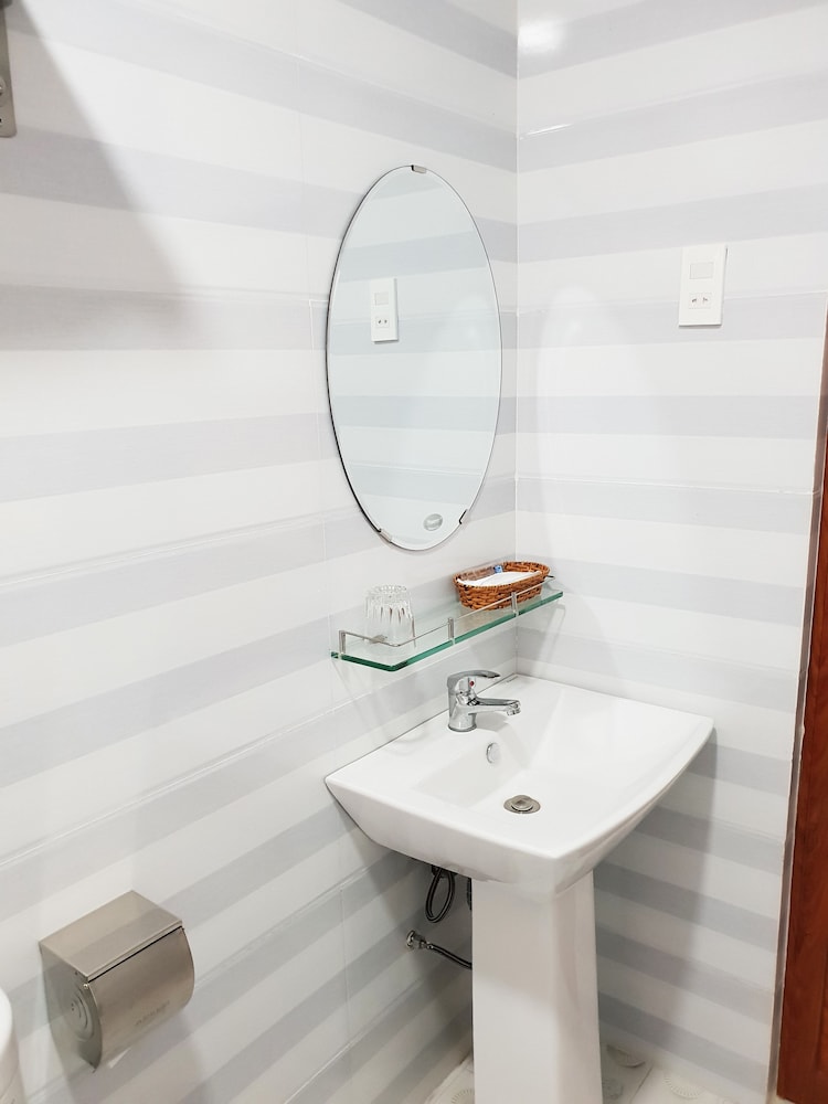 Deluxe Room - Photo 9