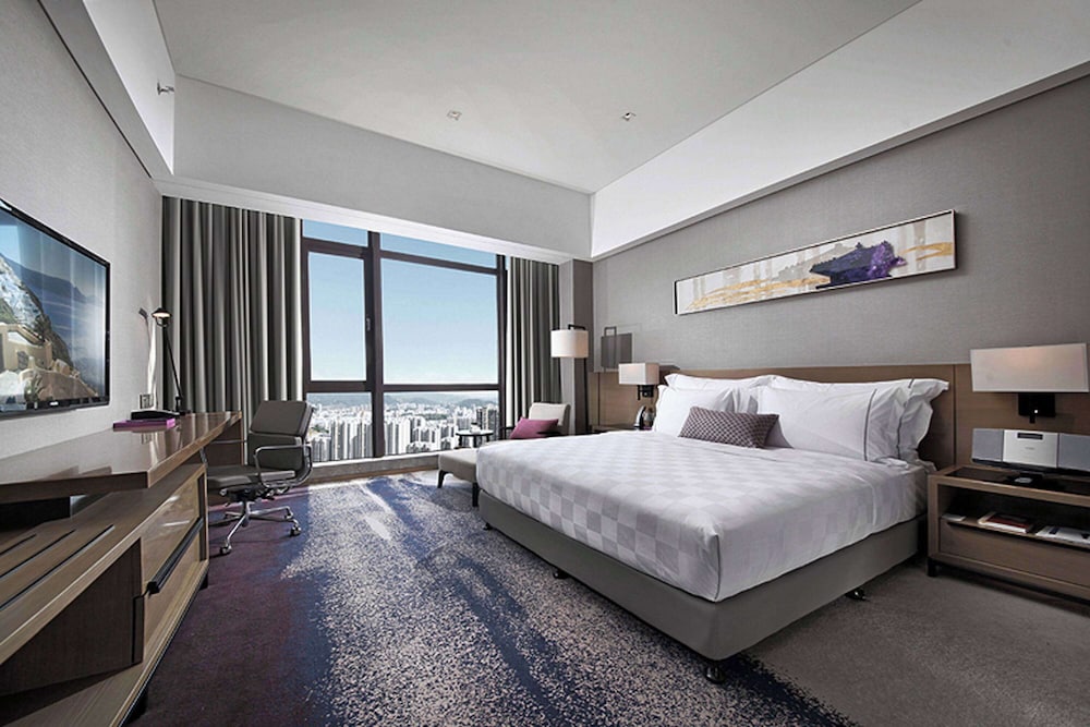 Executive Suite, 1 King Bed, Non Smoking photo 2