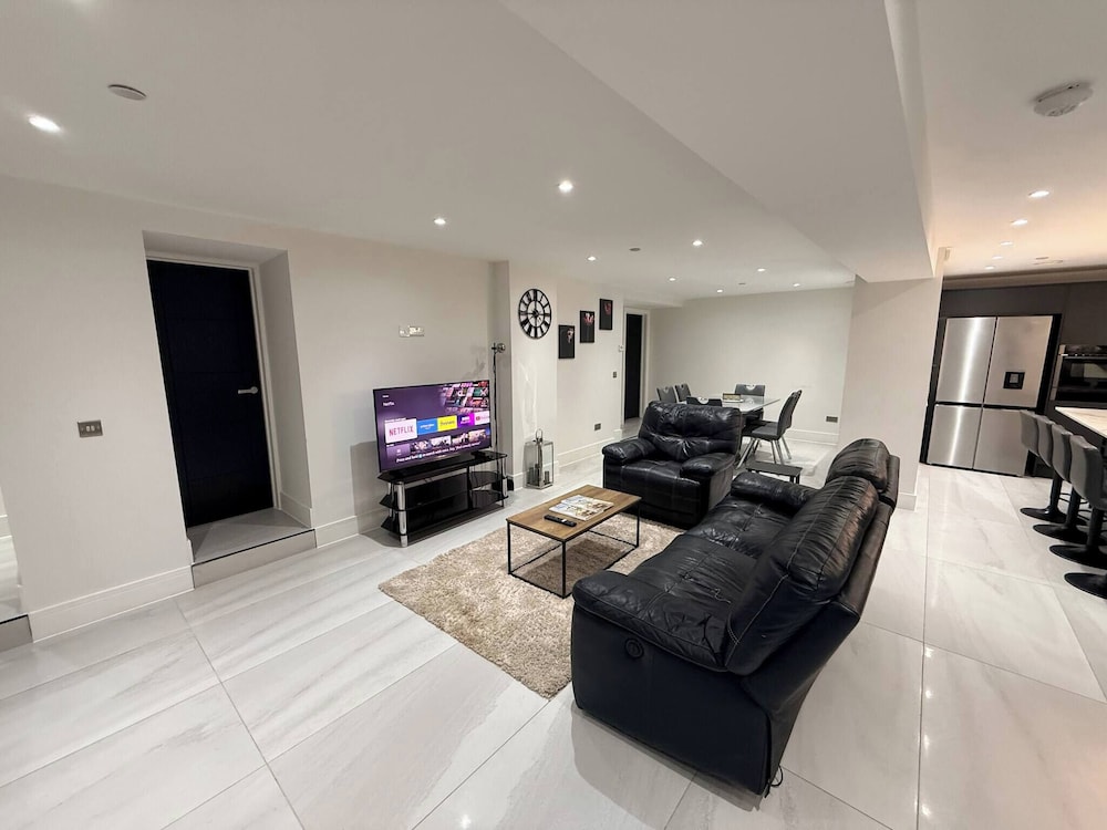 Luxury Home 5 Bedroom 3 Bathroom Games Room Parking, Foto 17