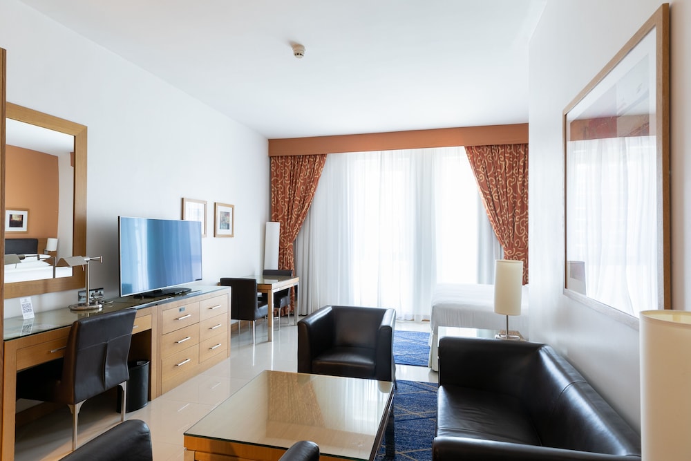 Studio, 1 King Bed, Non Smoking - Complimentary Shuttle Service to Dubai Mall and Kite Beach — photo 8