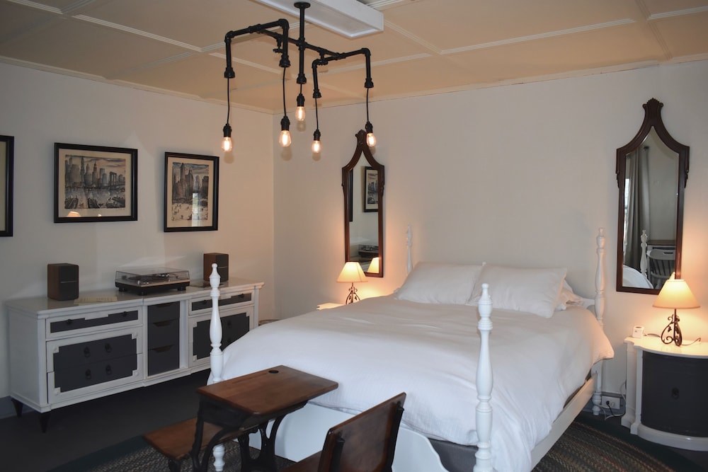 Classic Room, 1 Queen Bed, Non Smoking photo 2