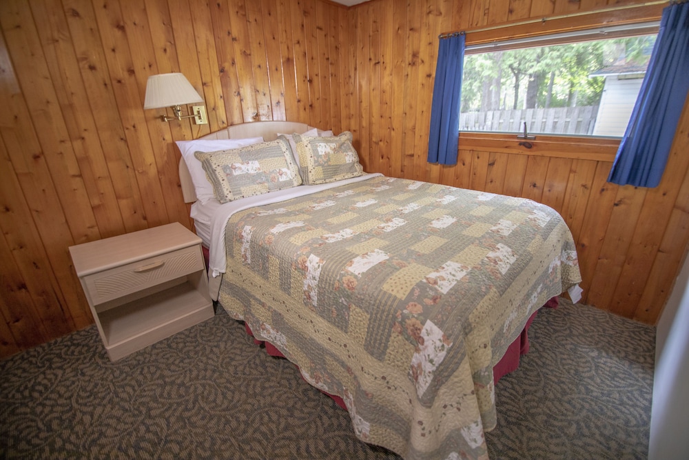 Rustic Twin Cedars North photo 3