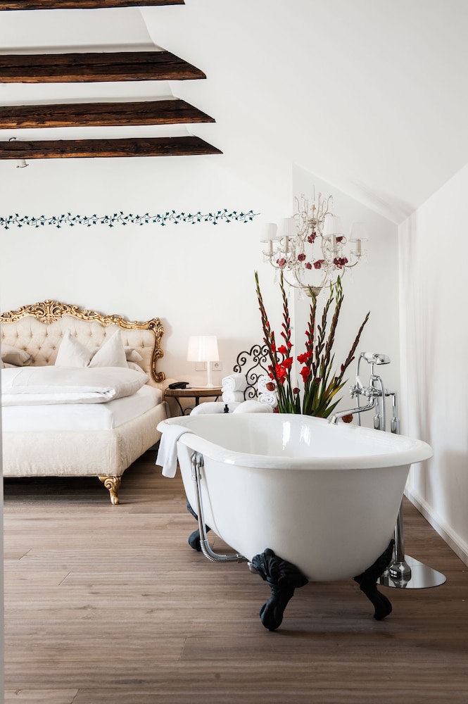 Suite - Photo 2
