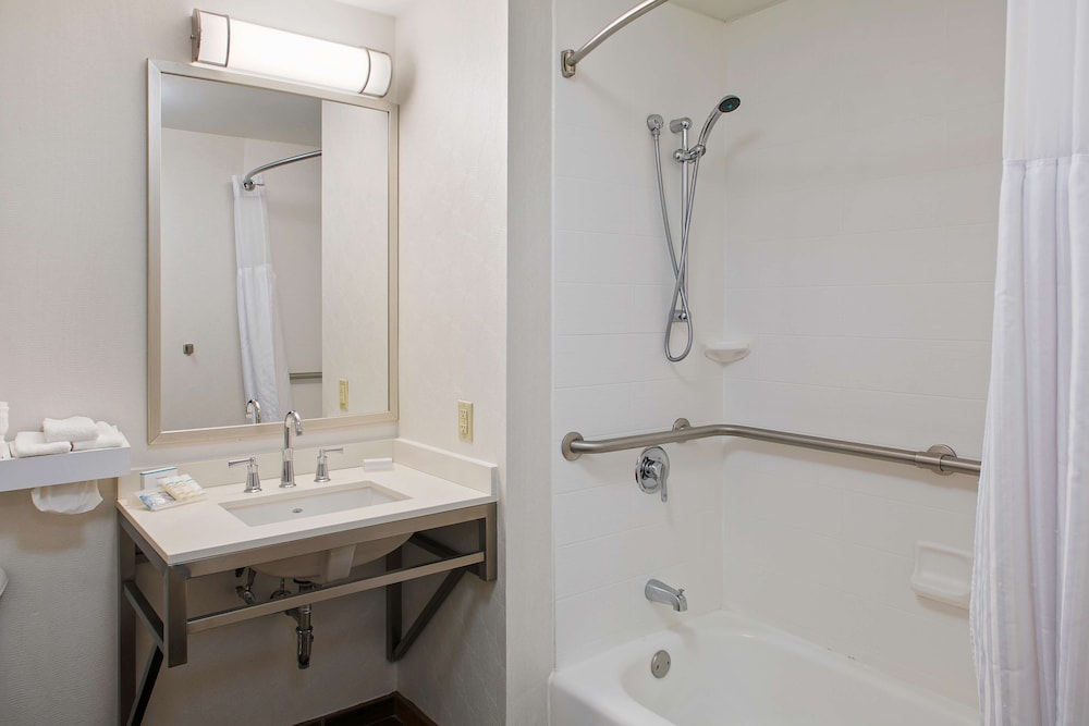 Junior Suite, 2 Queen Beds, Accessible (Hearing) - Photo 3