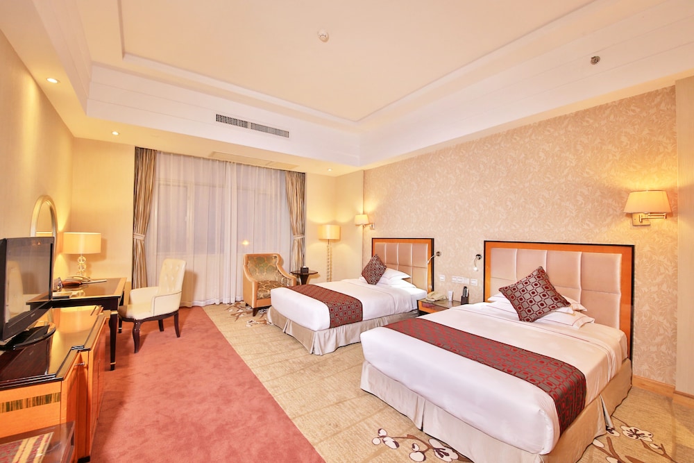 Superior Twin Room, City View photo 1