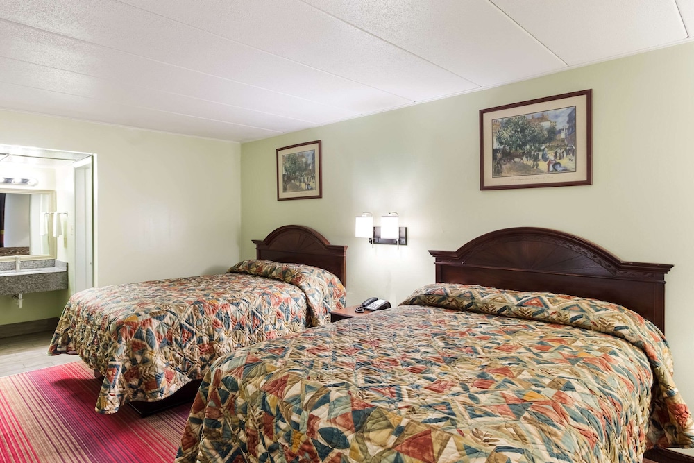 Standard Room, 2 Queen Beds, Non Smoking