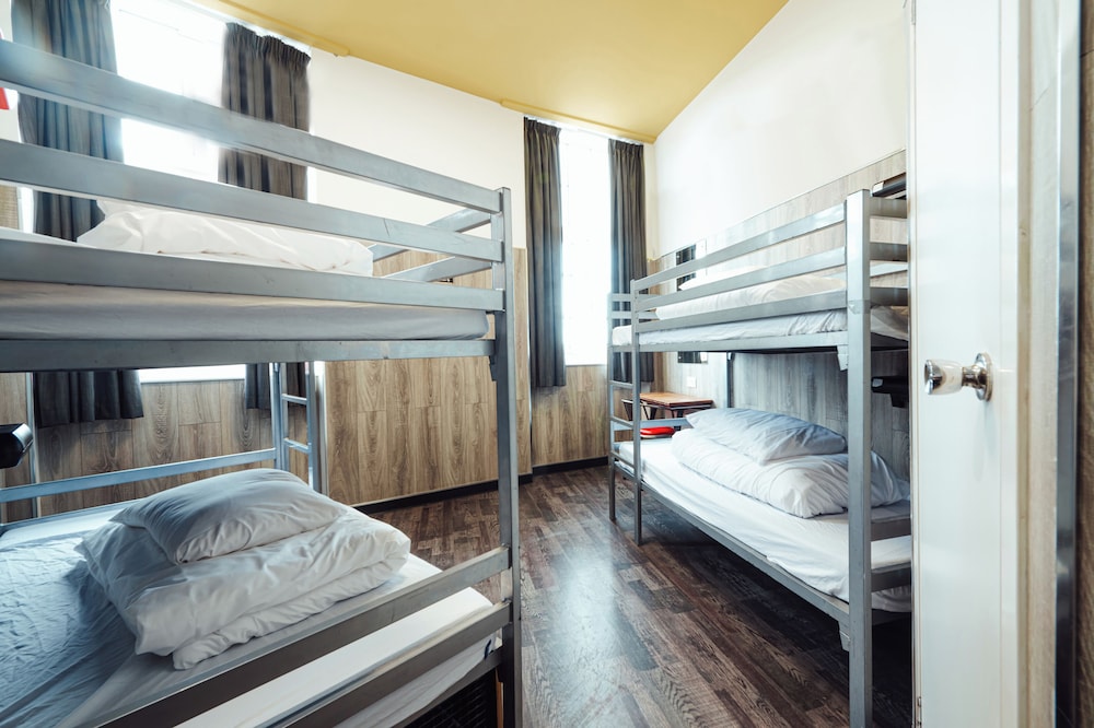 Bed in 6-Bed Female Ensuite Dormitory photo 2