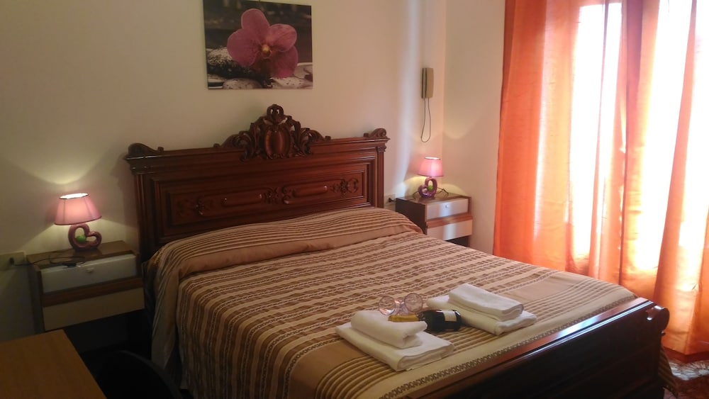 Double Room, Non Smoking, City View photo 3