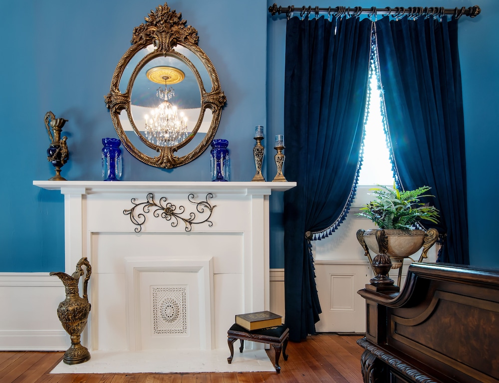 Mansion Sapphire Rm photo 2