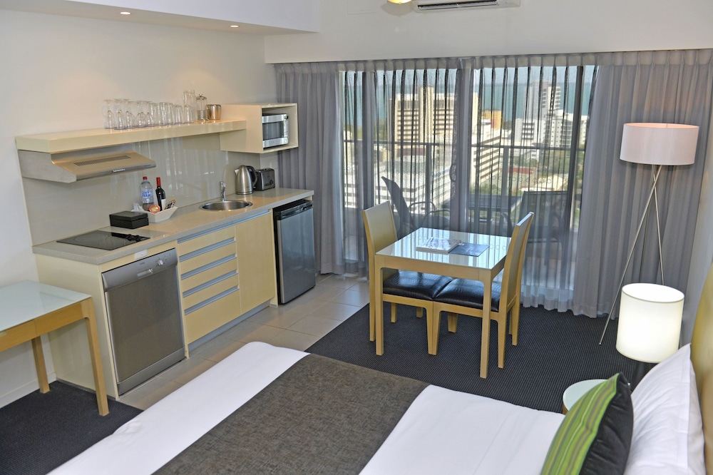 Room, 2 Bedrooms, City View (Dual Key) thumbnail 5
