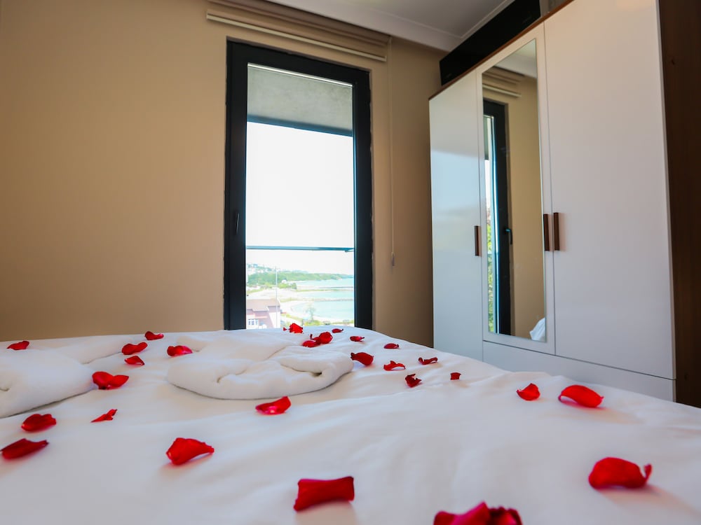 Apartment, 2 Bedrooms, Sea View - Photo 11