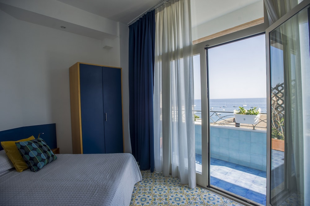Panoramic Apartment, 1 Bedroom, Sea View, Sea Facing photo 3
