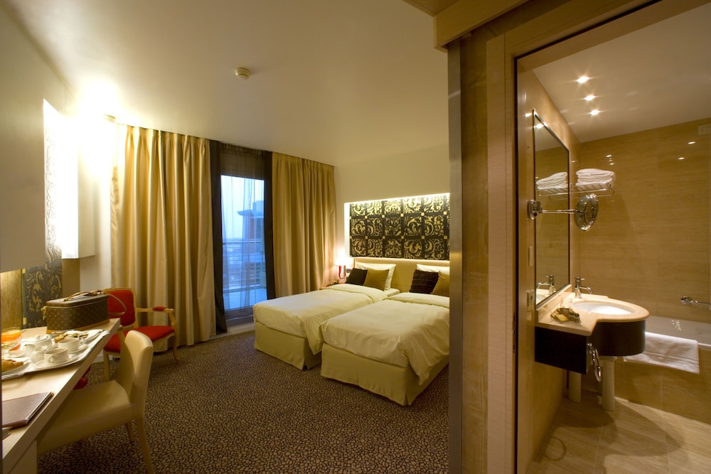 Deluxe Double or Twin Room, 1 Double or 2 Twin Beds - Photo 3