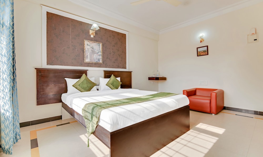 Standard Room, 1 Queen Bed