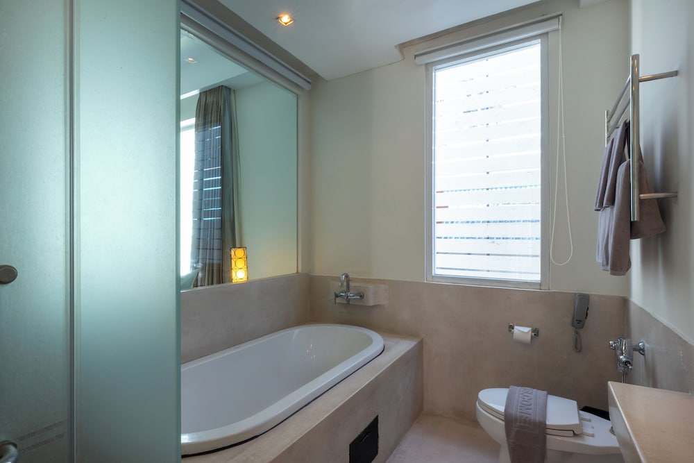 Pool Access Mini Suite Room - Photo 8