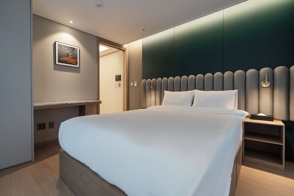 Suite - Photo 11