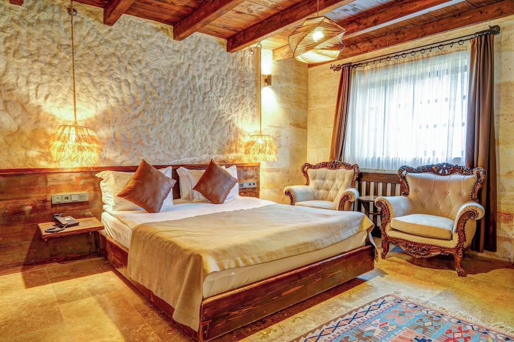 Junior Room (Poolside)