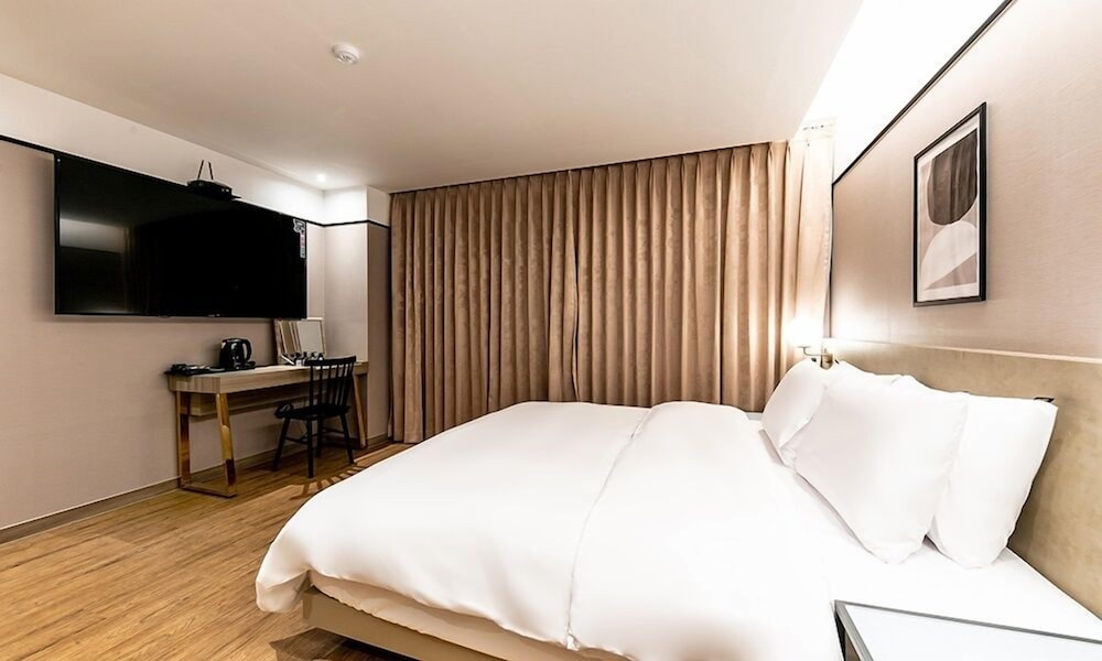 Deluxe Room - Photo 7