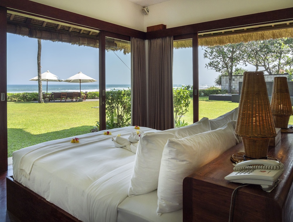 Luxury Villa, 4 Bedrooms, Private Pool, Beachfront photo 1