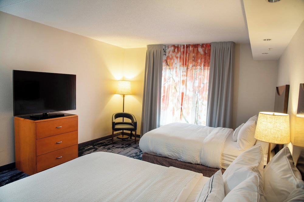 Room, 2 Queen Beds (Mobility/Hearing Accessible, Tub) - Photo 3