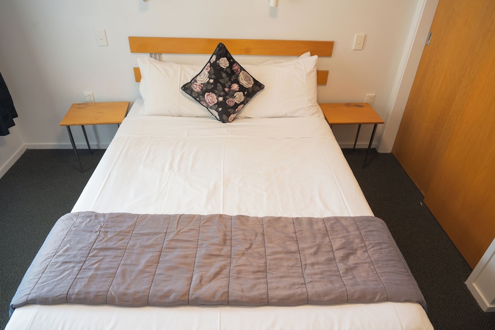 Apartment, 2 Bedrooms (1 Queen and 2 Single beds)