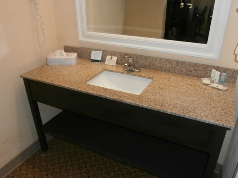 Standard Room, 1 King Bed, Non Smoking - Photo 3