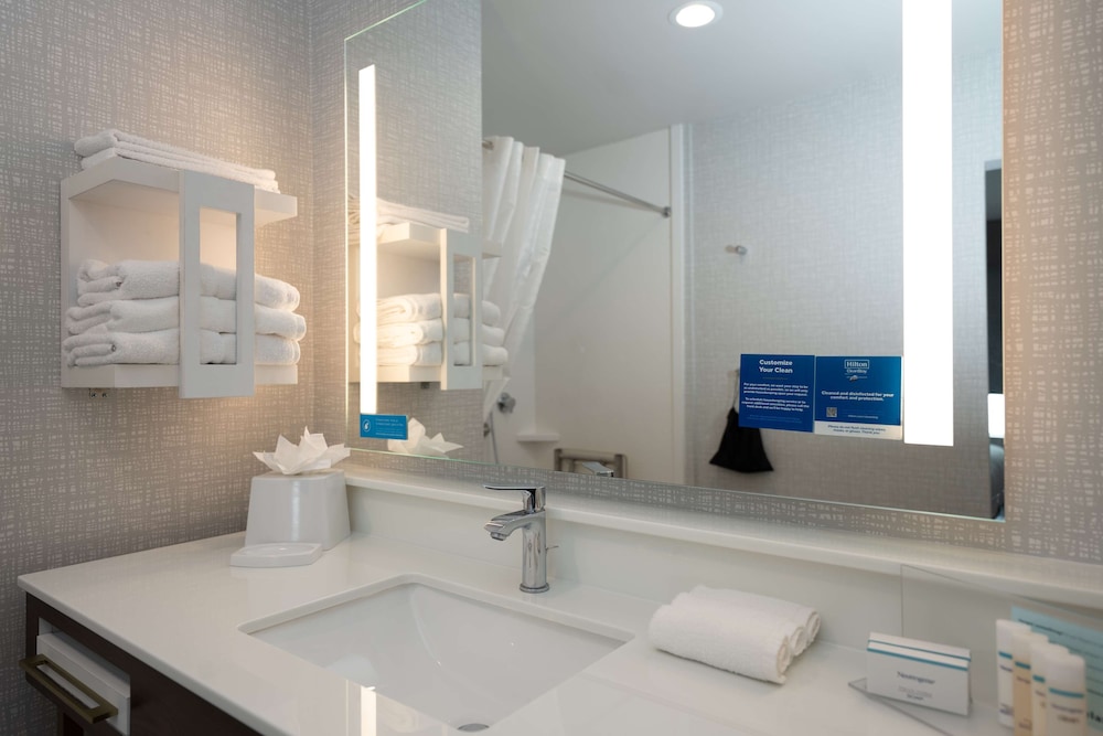 Suite, 2 Queen Beds, Accessible, Refrigerator & Microwave - Photo 9