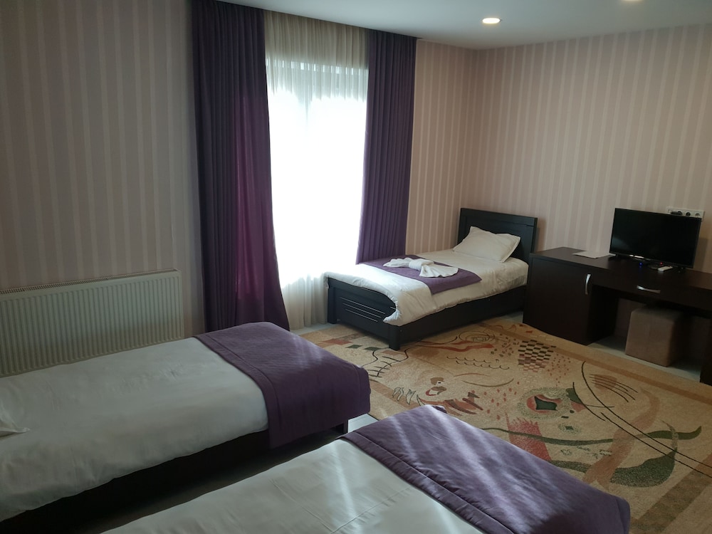 Standard Triple Room, Multiple Beds photo 2