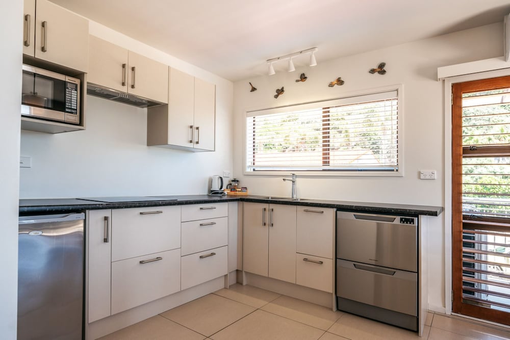 One Bedroom Apartment with Ocean View - Photo 4