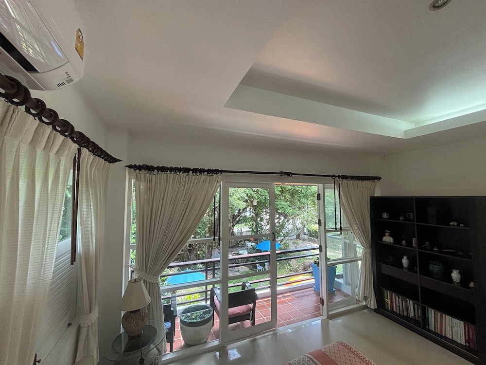 Deluxe Double Room with Balcony - Photo 7