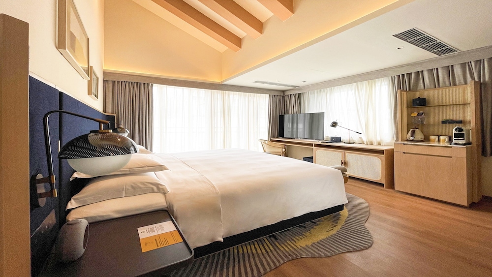 Suite, 2 Bedrooms (Living Dining) - Photo 4
