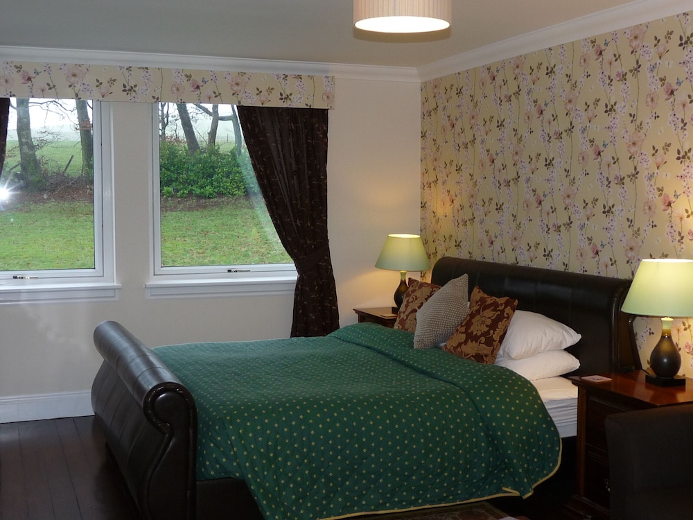 Superior Double Room, 1 King Bed, Garden View photo 3