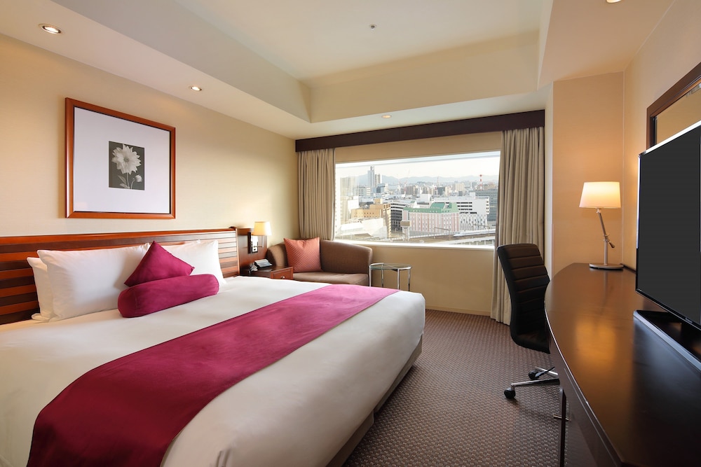 Premium Room, 1 King Bed, Club Lounge Access - Photo 3