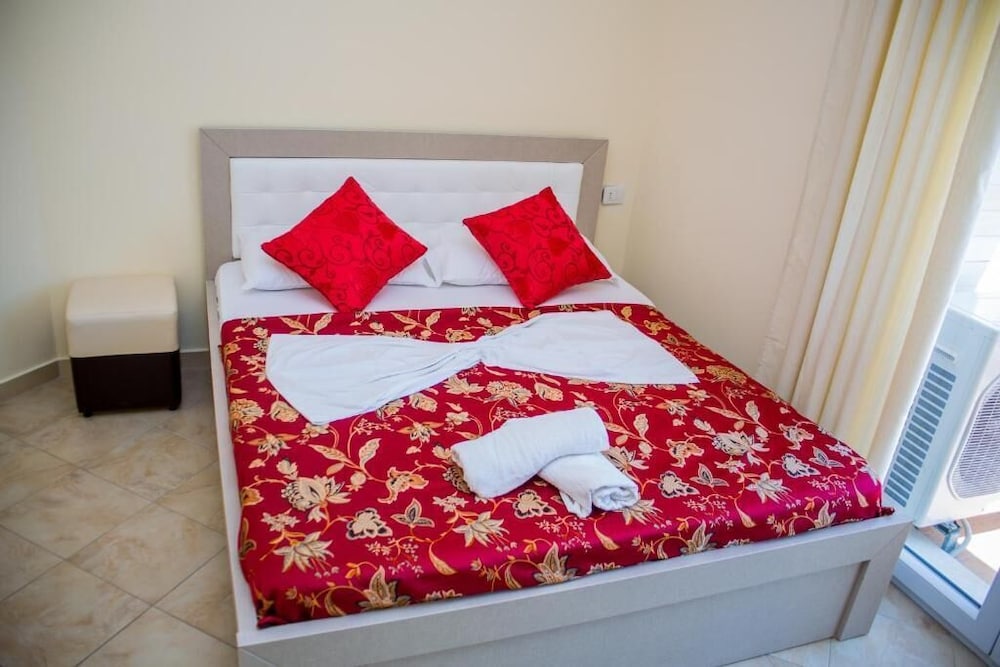 Double Room, Balcony, Partial Sea View photo 2