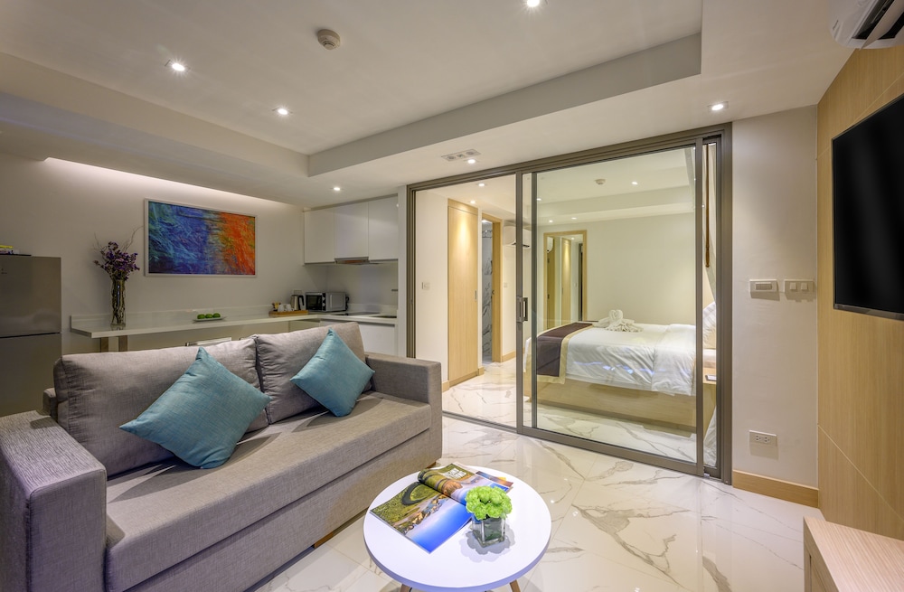 Executive Suite With Pool Access photo 2