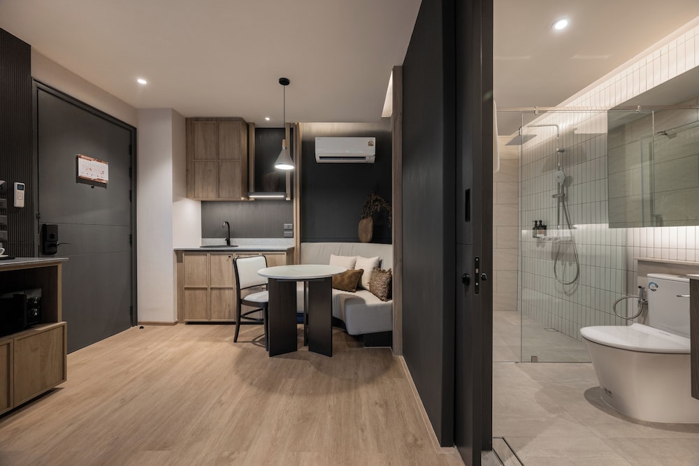 Junior Studio Suite, Balcony, City View photo 3