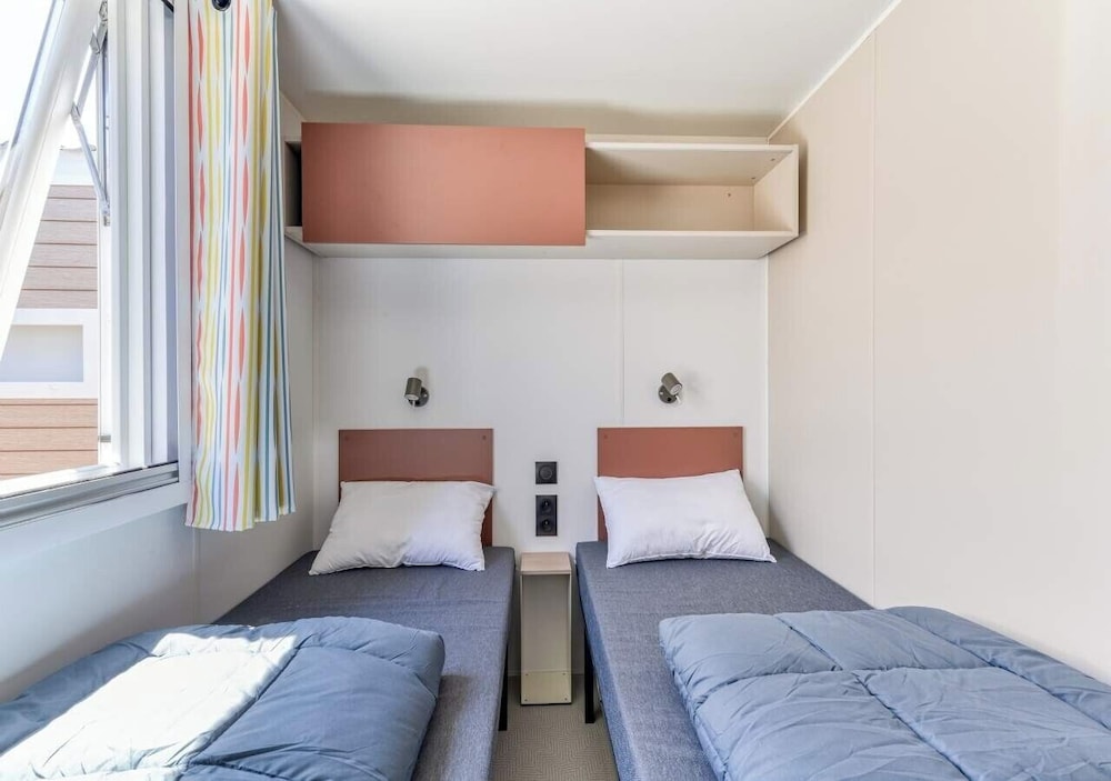 Premium Mobile Home, 3 Bedrooms photo 2