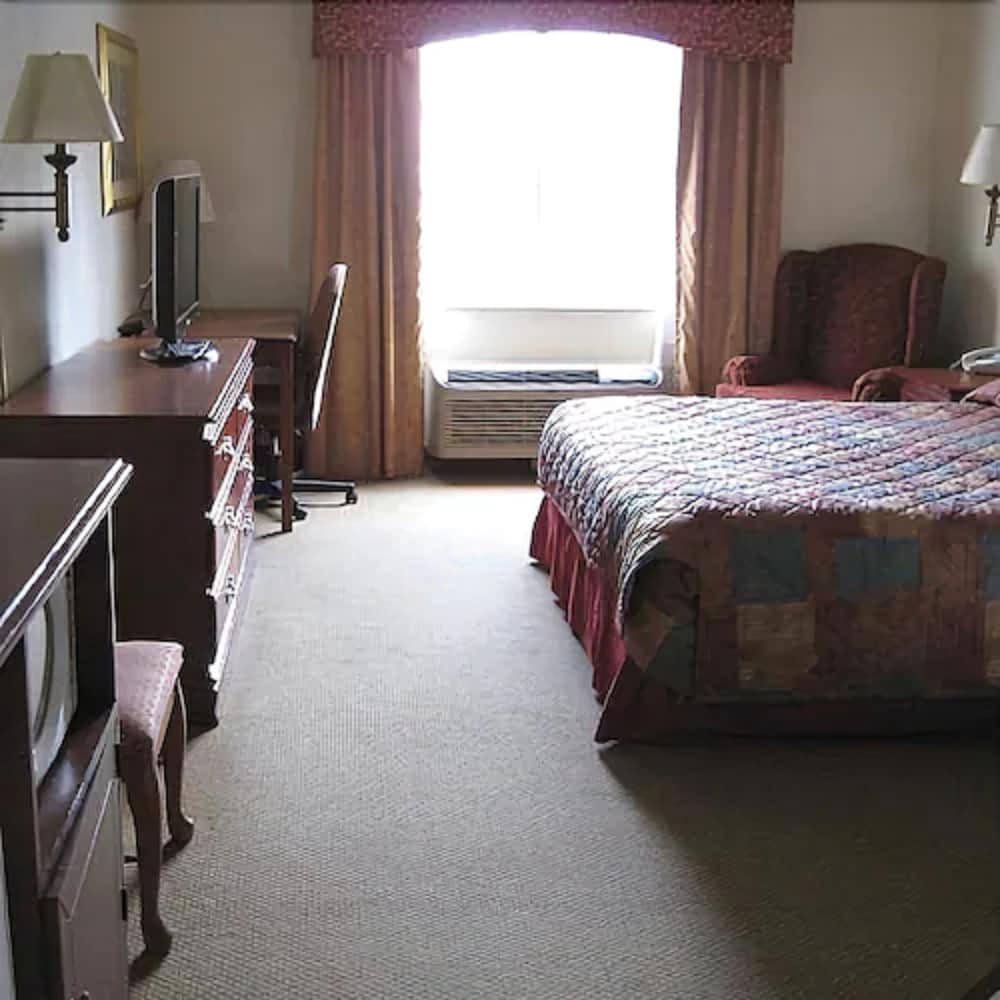 Room, 1 King Bed, Accessible, Non Smoking - Photo 5